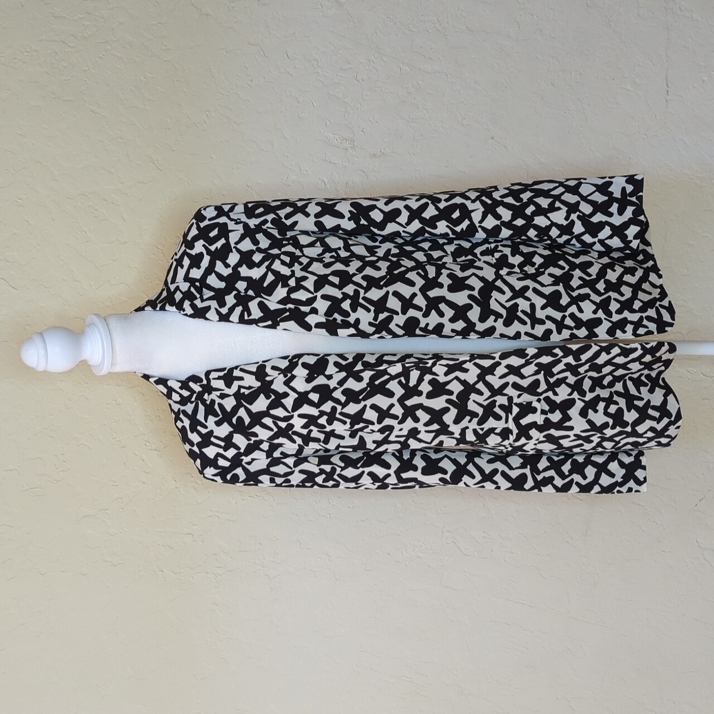 LIKE NEW Diane Von Furstenberg Black & White Abstract Print Silk Blazer Size 6